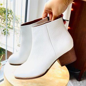 NIB Seychelles Floodplain White Booties 7.5